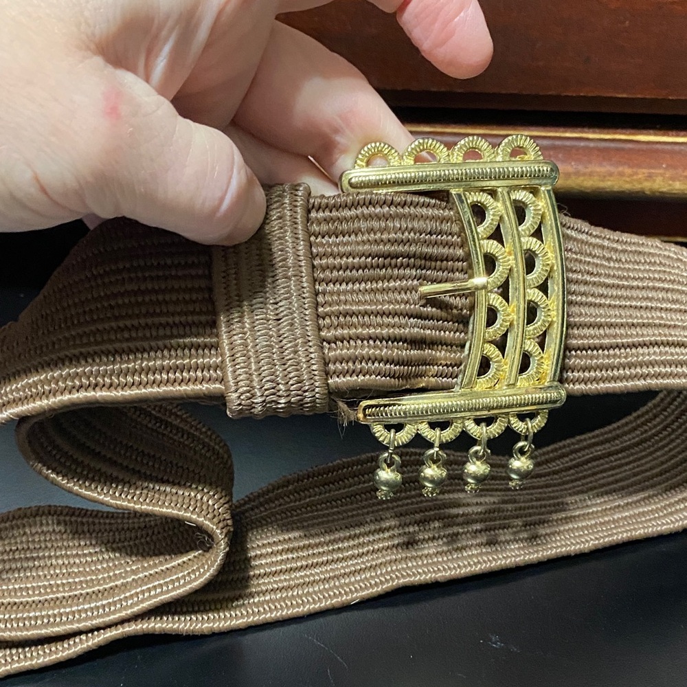 Vintage plus size XL Elegant women’s Gold Buckle stretchy Brown 2 inch wide Belt